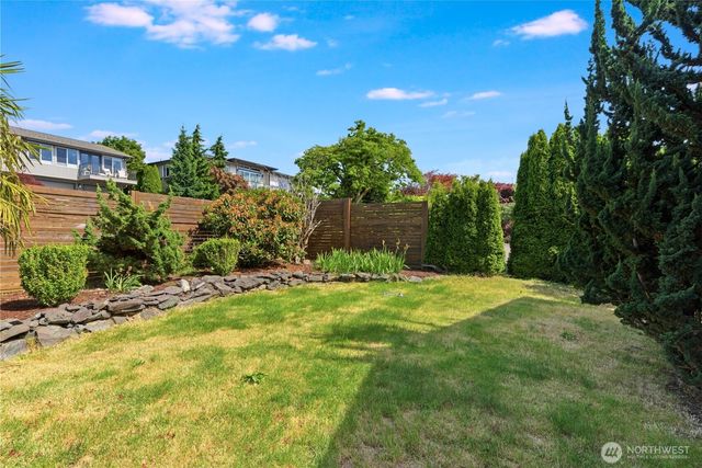 5530 Frances Avenue NE, Tacoma, WA 98422