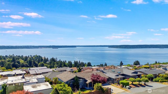 5530 Frances Avenue NE, Tacoma, WA 98422