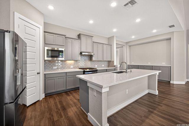 154 Lily Pass, Castroville, TX 78009