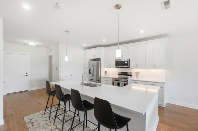 5233 Highpointe Lakes Drive, 202, Westerville, OH 43081