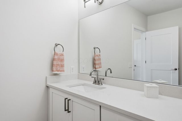 5233 Highpointe Lakes Drive, 202, Westerville, OH 43081