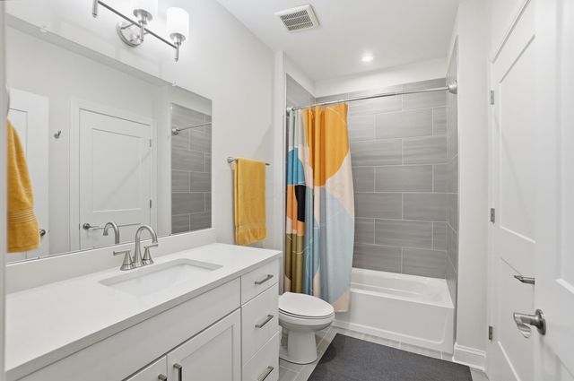5233 Highpointe Lakes Drive, 202, Westerville, OH 43081