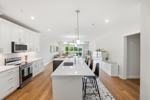 5233 Highpointe Lakes Drive, 202, Westerville, OH 43081
