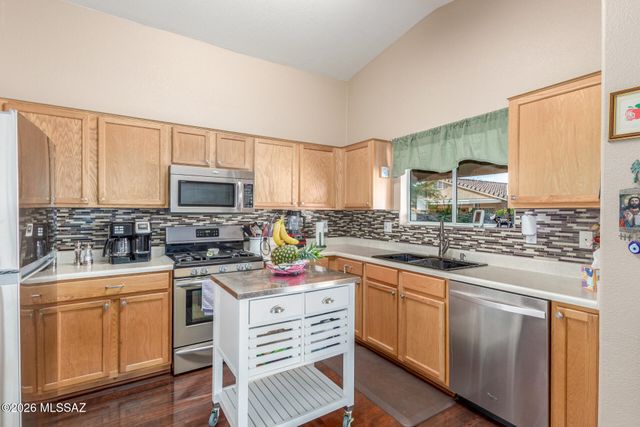 2150 W Roundwood Place, Tucson, AZ 85745