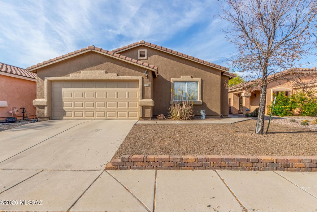 2150 W Roundwood Place, Tucson, AZ 85745