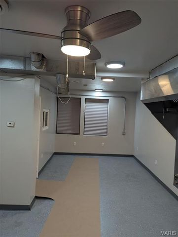 7954 N Broadway, St Louis, MO 63147