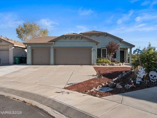 114 Red Oak Ct, Fernley, NV 89408