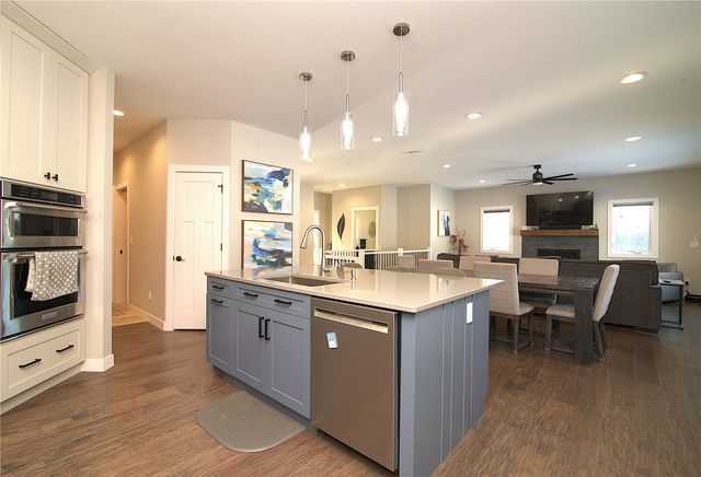 3917 Pikeview Drive, Center Point, IA 52213