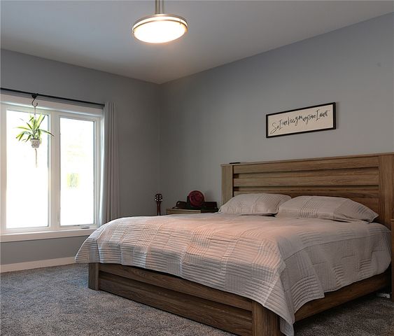 3917 Pikeview Drive, Center Point, IA 52213