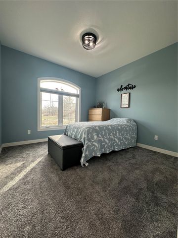 3917 Pikeview Drive, Center Point, IA 52213