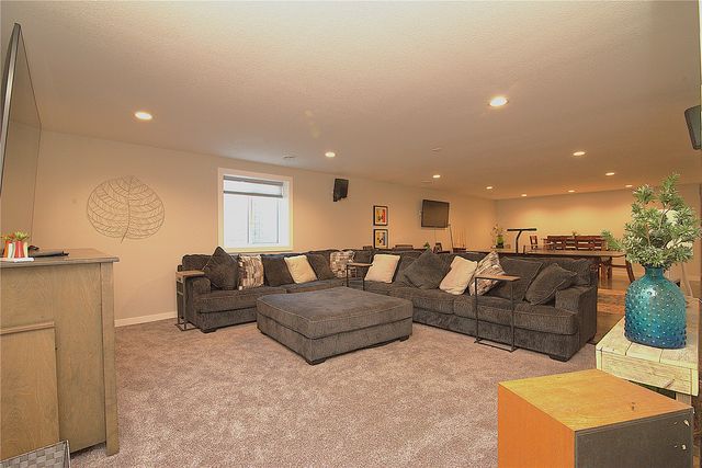 3917 Pikeview Drive, Center Point, IA 52213