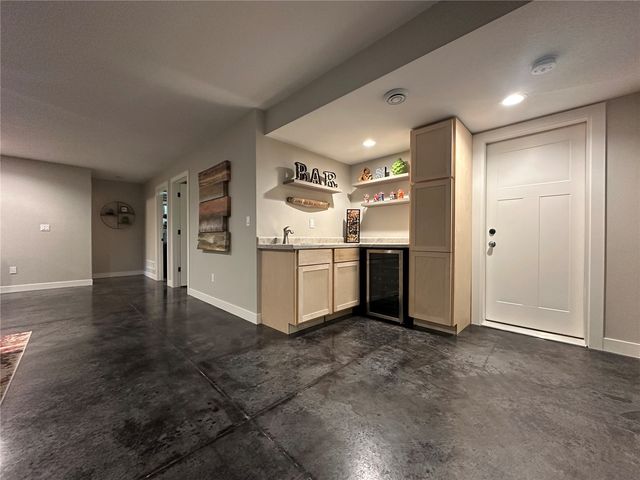 3917 Pikeview Drive, Center Point, IA 52213