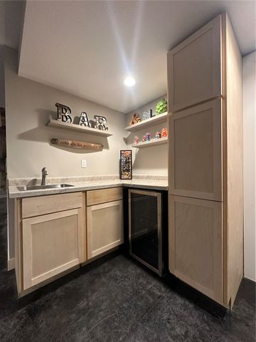 3917 Pikeview Drive, Center Point, IA 52213