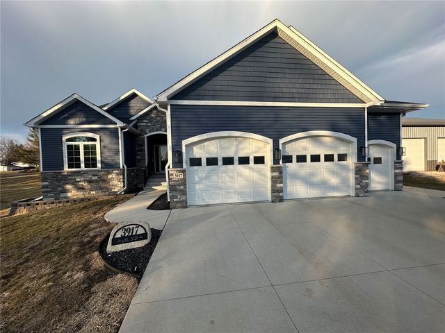 3917 Pikeview Drive, Center Point, IA 52213