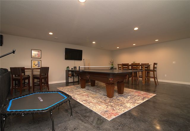 3917 Pikeview Drive, Center Point, IA 52213