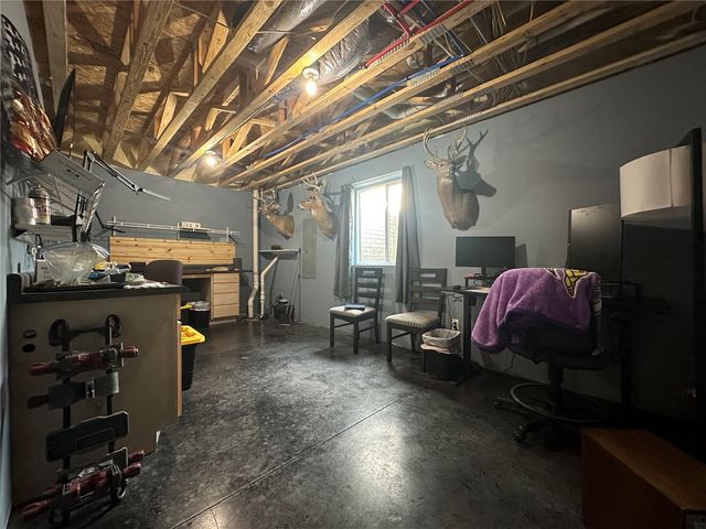 3917 Pikeview Drive, Center Point, IA 52213