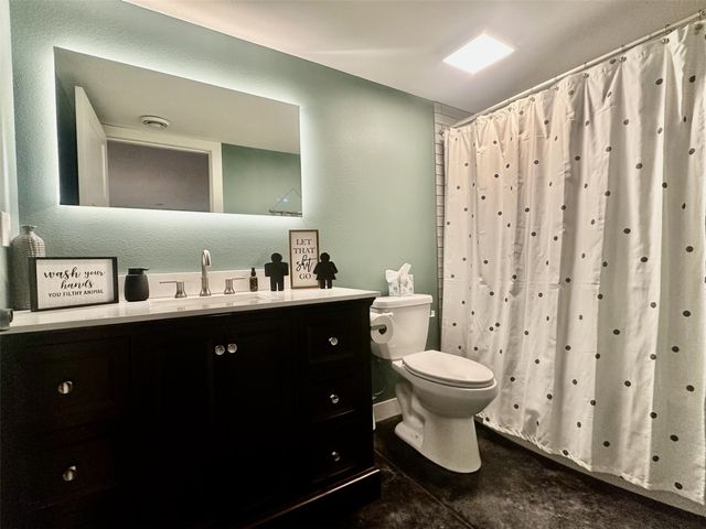 3917 Pikeview Drive, Center Point, IA 52213