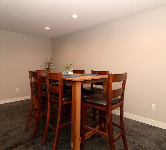 3917 Pikeview Drive, Center Point, IA 52213