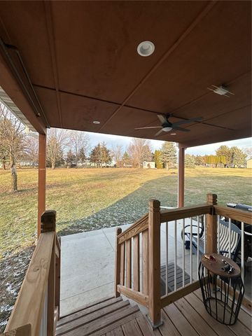 3917 Pikeview Drive, Center Point, IA 52213