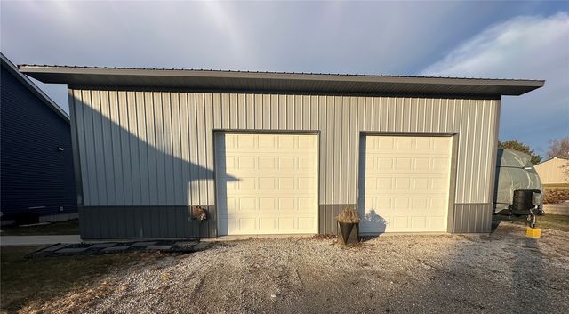 3917 Pikeview Drive, Center Point, IA 52213