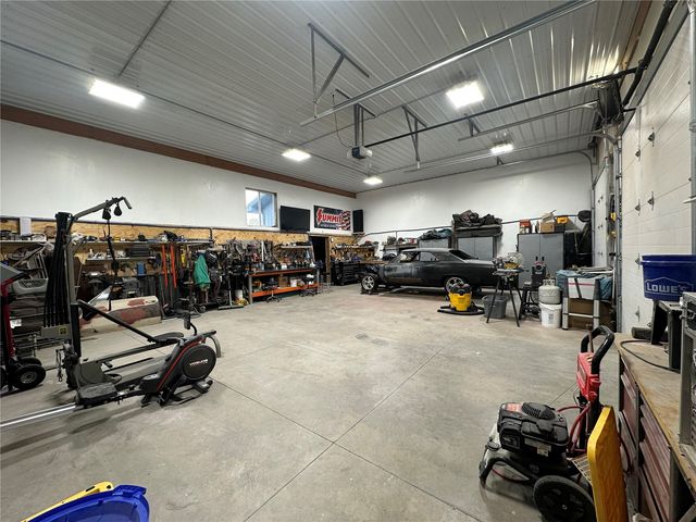 3917 Pikeview Drive, Center Point, IA 52213