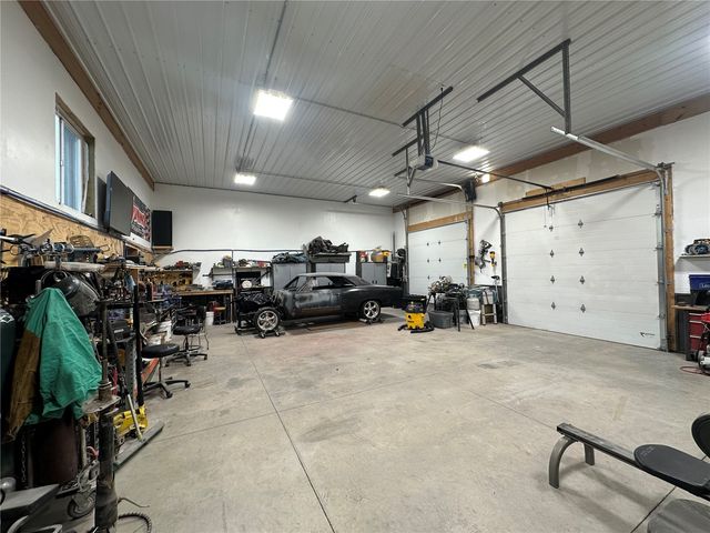 3917 Pikeview Drive, Center Point, IA 52213