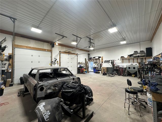 3917 Pikeview Drive, Center Point, IA 52213