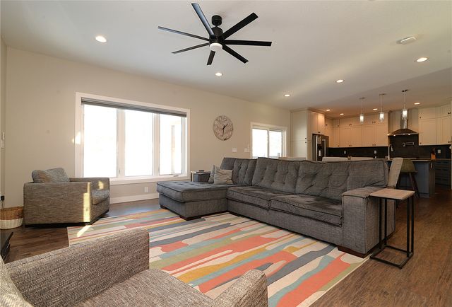 3917 Pikeview Drive, Center Point, IA 52213