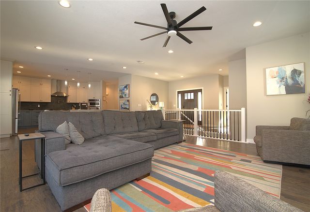 3917 Pikeview Drive, Center Point, IA 52213