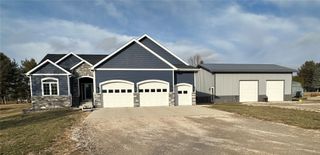 3917 Pikeview Drive, Center Point, IA 52213