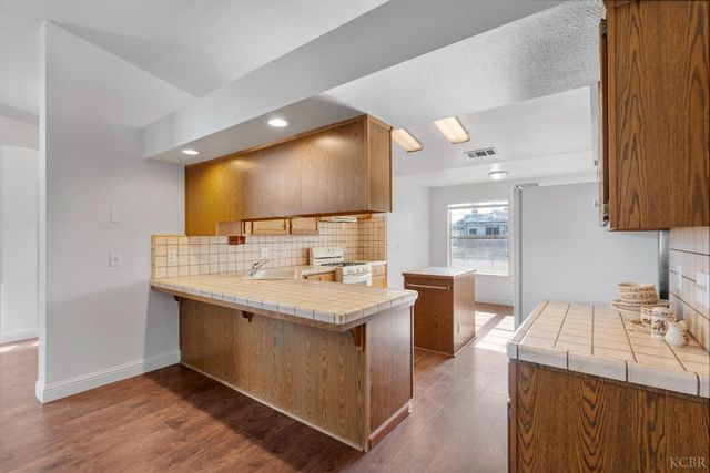 2166 Fernwood Drive, Hanford, CA 93230