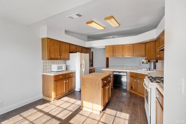 2166 Fernwood Drive, Hanford, CA 93230
