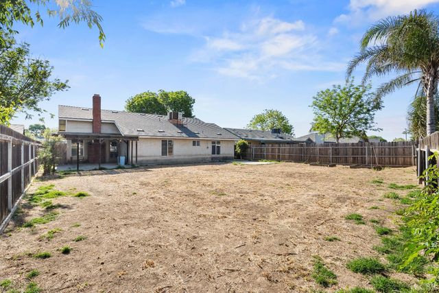 2166 Fernwood Drive, Hanford, CA 93230