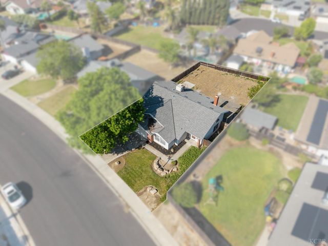 2166 Fernwood Drive, Hanford, CA 93230