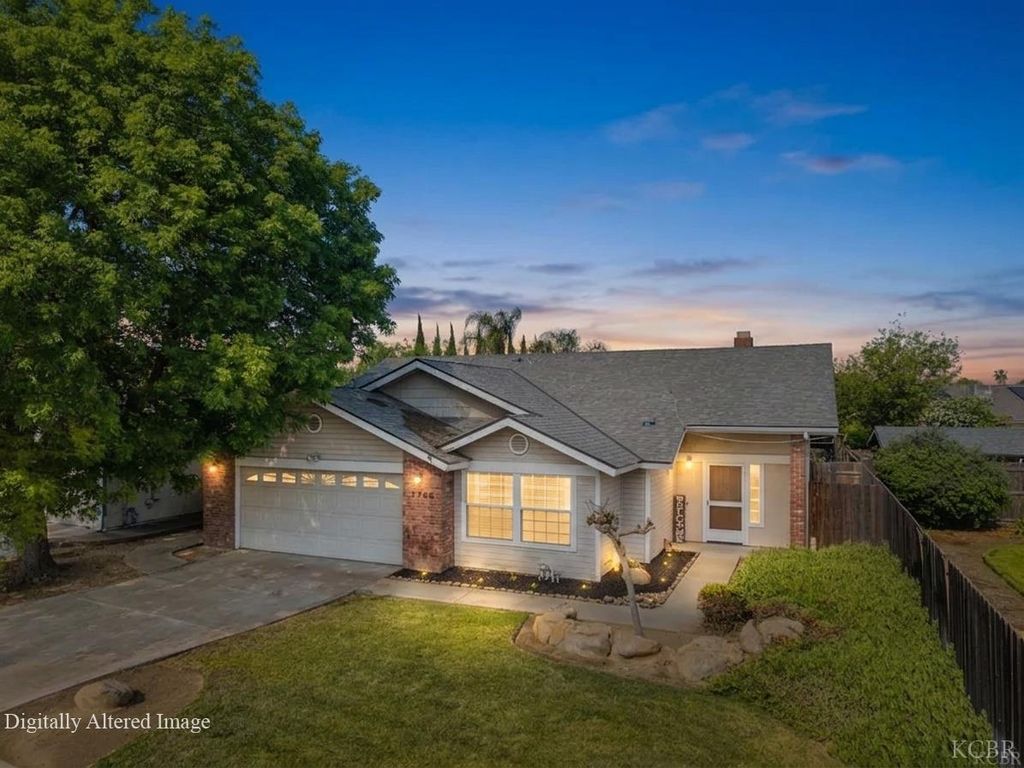 2166 Fernwood Drive, Hanford, CA 93230