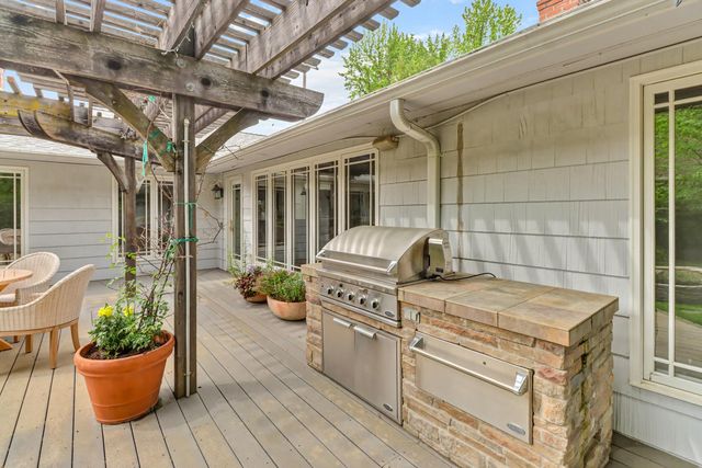 250 Baldwin Way, Sacramento, CA 95864