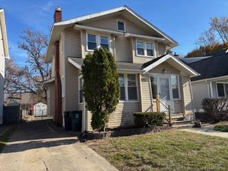 901 LONGFELLOW Avenue, Royal Oak, MI 48067