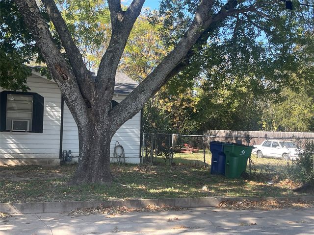 114 & 116 Flowers Street, Waxahachie, TX 75165