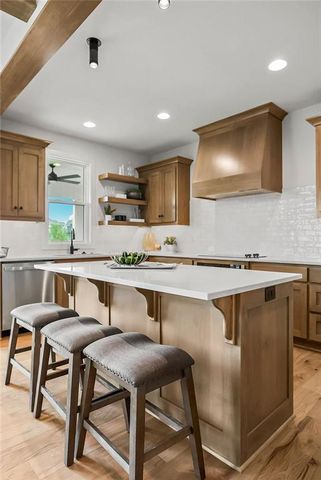 15586 W 168th Terrace, Olathe, KS 66062