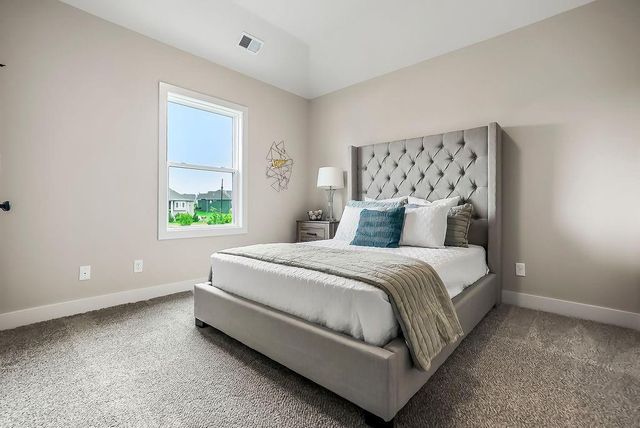 15586 W 168th Terrace, Olathe, KS 66062