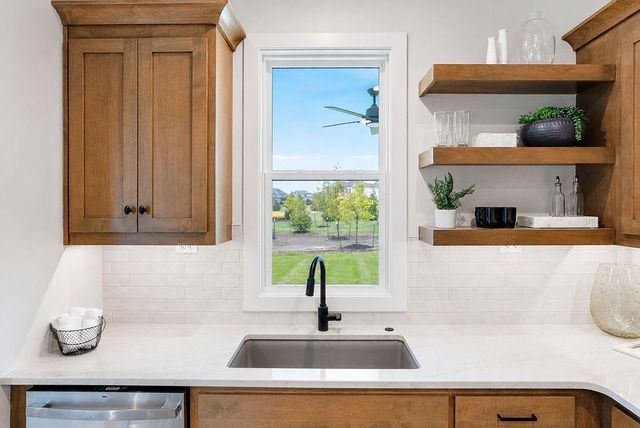 15586 W 168th Terrace, Olathe, KS 66062