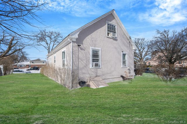 44 Nassau Parkway, Hempstead, NY 11550