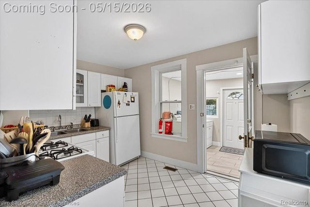 124 Muir Road, Grosse Pointe Farms, MI 48236
