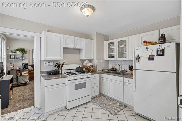 124 Muir Road, Grosse Pointe Farms, MI 48236