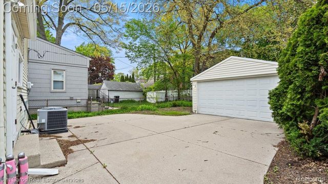 124 Muir Road, Grosse Pointe Farms, MI 48236