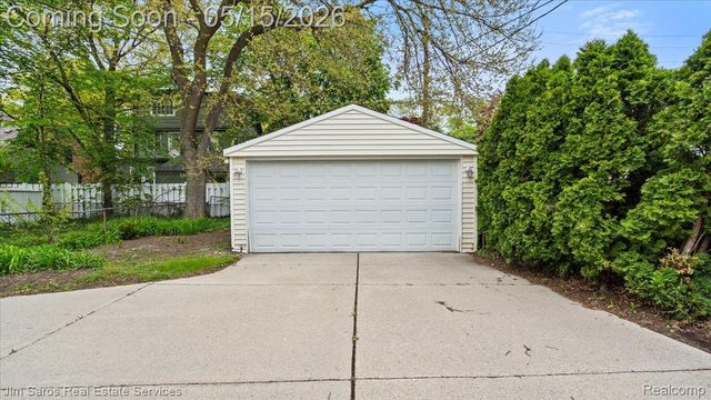 124 Muir Road, Grosse Pointe Farms, MI 48236