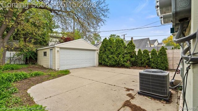 124 Muir Road, Grosse Pointe Farms, MI 48236