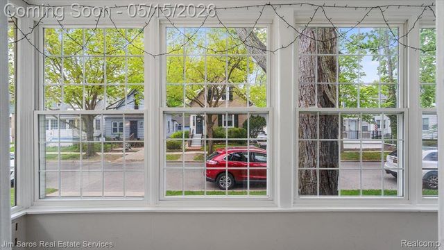 124 Muir Road, Grosse Pointe Farms, MI 48236