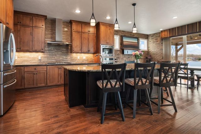 2949 SEAFARER WAY, Suamico, WI 54173