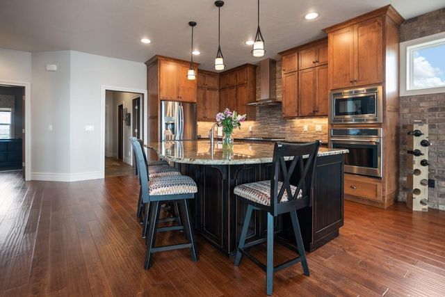 2949 SEAFARER WAY, Suamico, WI 54173